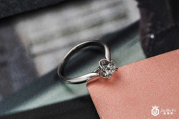 回收周大生钻戒