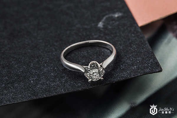 回收周大生钻戒