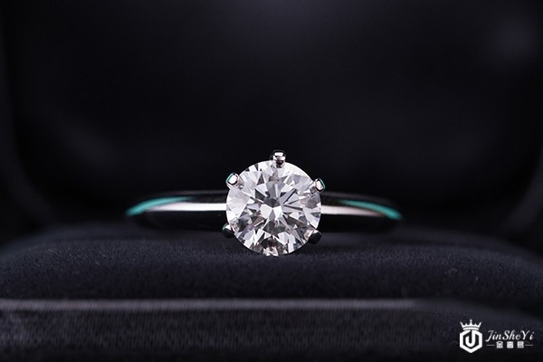 蒂芙尼钻戒