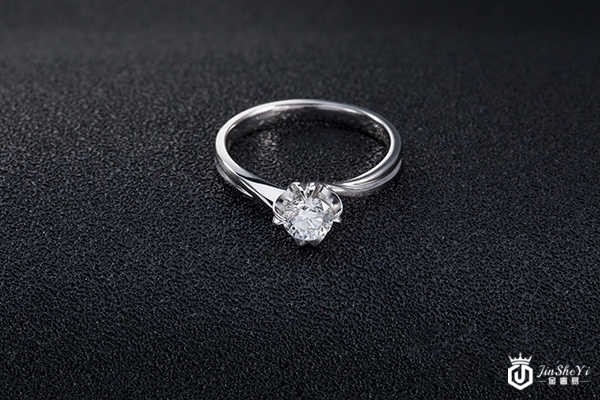 老凤祥钻戒上海哪里回收价格比较高？