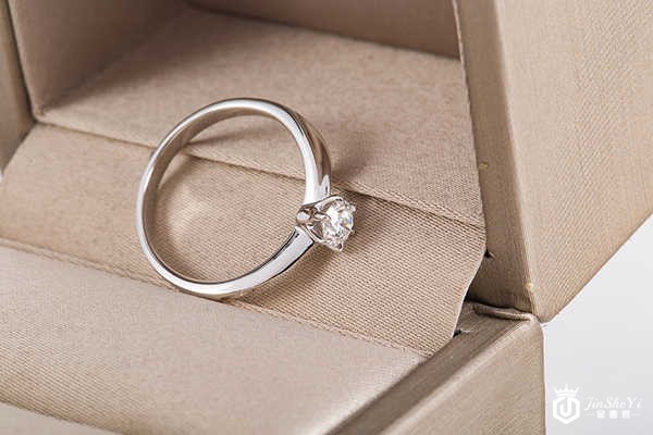 周大福30分钻石项链回收吗，回收价格怎么样？