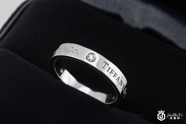 蒂芙尼铂金三钻戒指