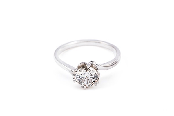 六福珠宝的钻石戒指回收是多少钱？我的钻戒为什么不回收？