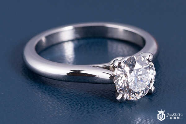 卡地亚钻戒