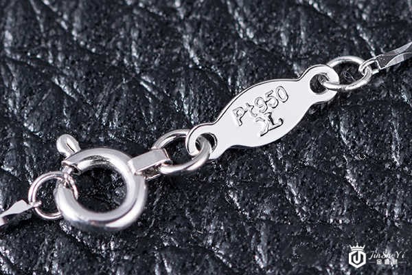 在回收店铺里周大福的钻石戒指一般值多少钱？