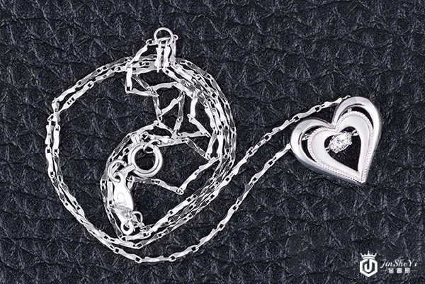 在回收店铺里周大福的钻石戒指一般值多少钱？