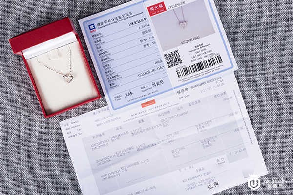 在回收店铺里周大福的钻石戒指一般值多少钱？