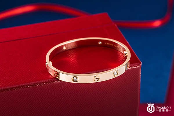 卡地亚4钻手镯回收 卡地亚4钻手镯回收