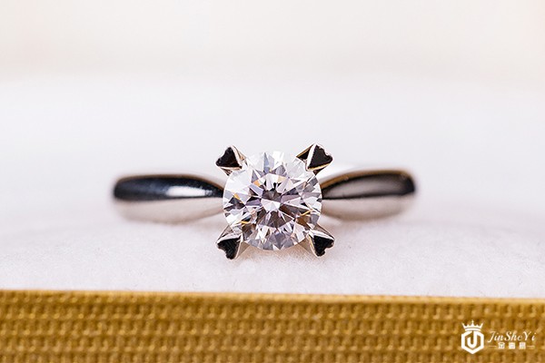 老凤祥钻戒回收能值多少钱