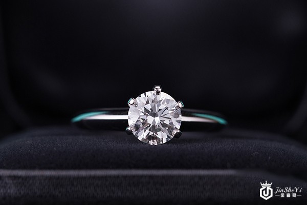蒂芙尼钻戒