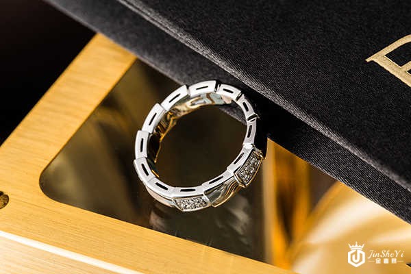 回收宝格丽蛇形钻戒