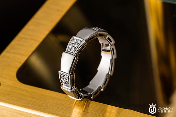 回收宝格丽蛇形钻戒