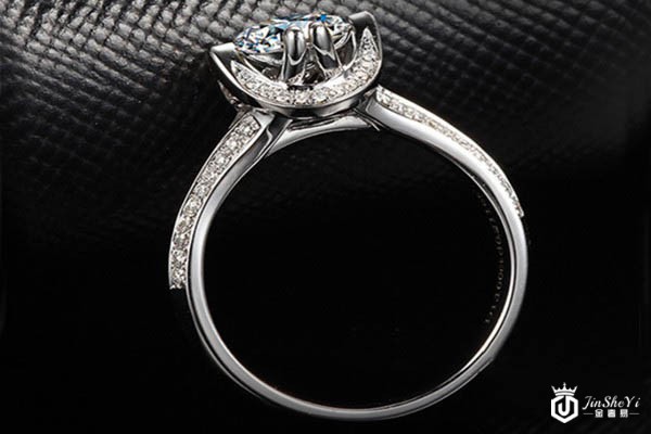 六福典雅珠宝白18K金钻戒戒托展示图 六福典雅珠宝白18K金钻戒戒托展示图