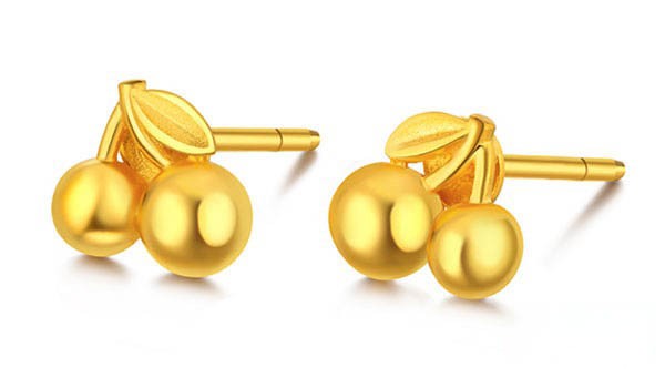 六福珠足金樱桃黄金耳钉展示 六福珠足金樱桃黄金耳钉展示