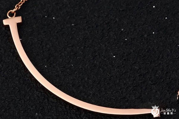蒂芙尼T系列18K玫瑰金微笑项链细节一展示
