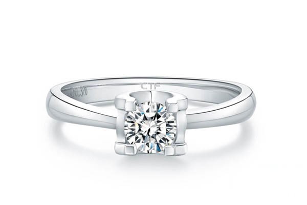 上图为周大福骄人系列钻戒展示图