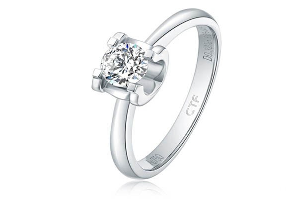 上图为周大福骄人系列钻戒展示图