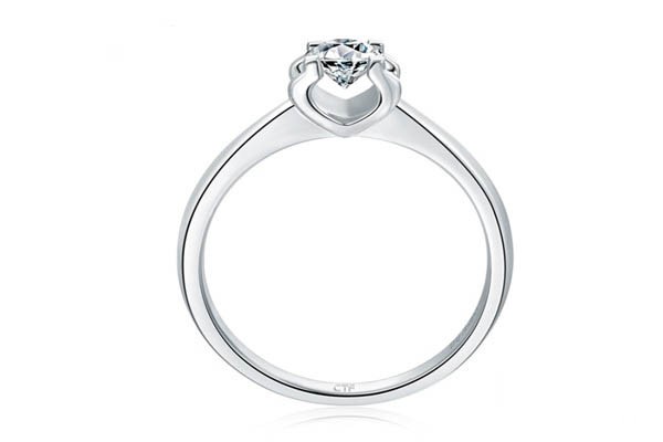 上图为周大福骄人系列钻戒展示图