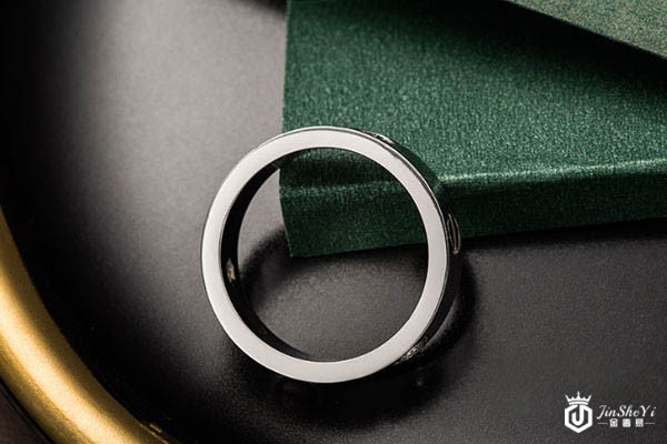 卡地亚love系列白金3钻60号戒指侧边外观展示