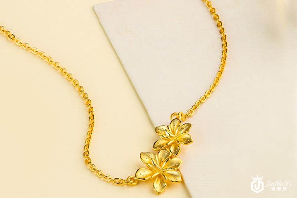 六福珠宝网络专款足金栀子花黄金项链展示图