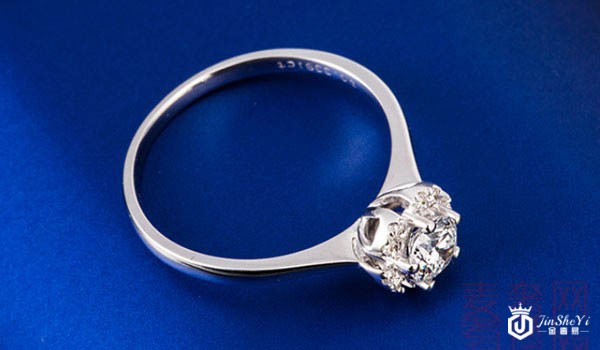 金伯利0.30克拉铂金钻戒侧边外观展示