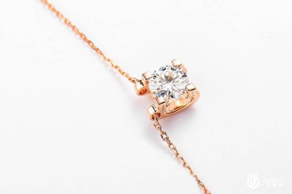 老凤祥18k金莫桑钻石吊坠牛头款项链展示图