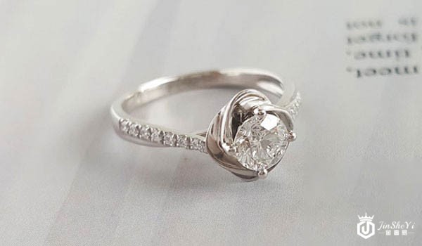 老凤祥 0.51克拉白金钻石戒指外观展示