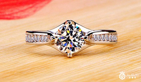 老凤祥璀璨之光1克拉钻石戒指展示