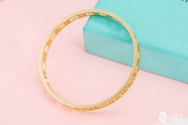 蒂芙尼ATLAS系列18K黄金手镯侧边外观展示