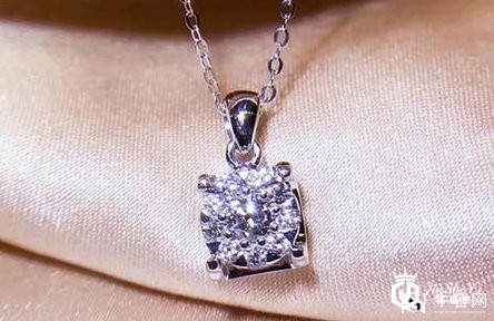 周大生钻石镶嵌吊坠回收多少钱