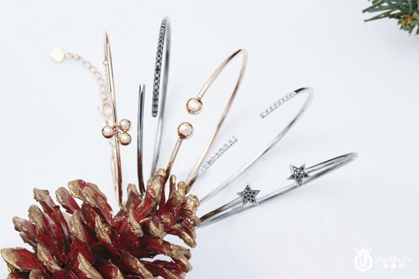 手腕玩「腕玩」系列 18K玫瑰金圆波垂吊手镯 18K黑金黑钻钻石手镯 18K玫瑰金手镯 18K白金钻石手镯 18K黑金黑钻星形手镯 手腕玩「腕玩」系列 18K玫瑰金圆波垂吊手镯 18K黑金黑钻钻石手镯 18K玫瑰金手镯 18K白金钻石手镯 18K黑金黑钻星形手镯