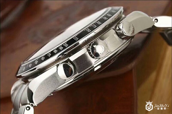 相信吗？一万左右也能买款欧米茄超霸手表