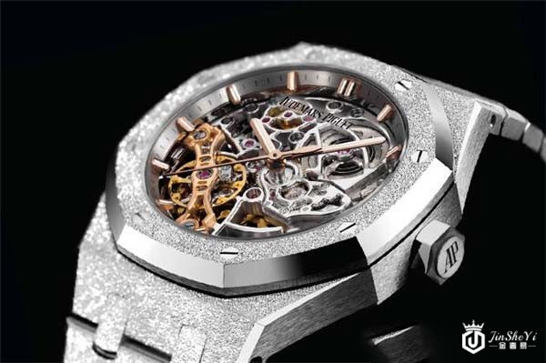 爱彼皇家橡树镂空双摆轮腕表