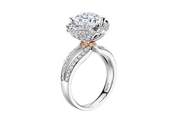 萧邦和卡地亚哪个保值 钻戒回收