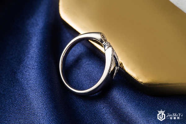 卡地亚钻戒回收什么价格 钻石回收