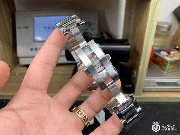 卡地亚蓝气球手表回收