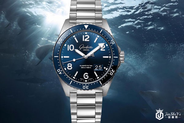 上图为二手格拉苏蒂大日历SeaQ手表的外观展示