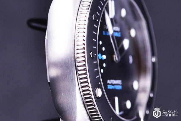 二手沛纳海SUBMERSIBLE 潜行系列PAM00683名表细节展示图