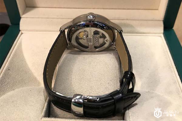 95新天梭力洛克系列T006.428.16.058.02腕表背面图