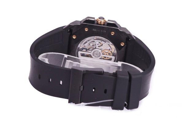 95新宝格丽OCTO系列102488腕表背面图