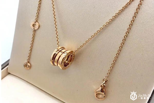 宝格丽玫瑰金弹簧项链展示图