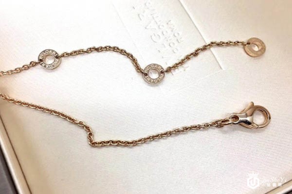 宝格丽玫瑰金弹簧项链细节展示图