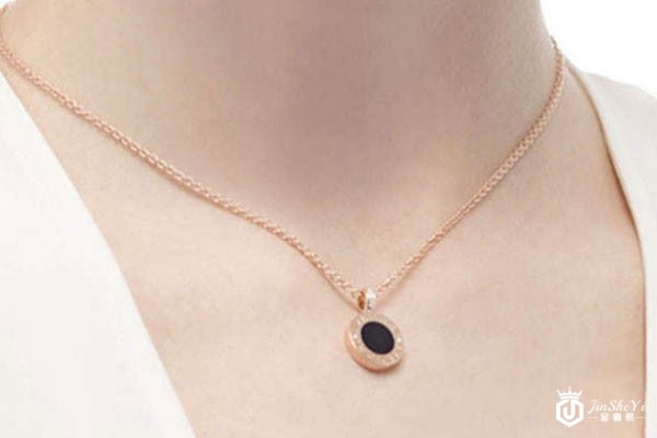 宝格丽项链系列18K黄金项链佩戴展示