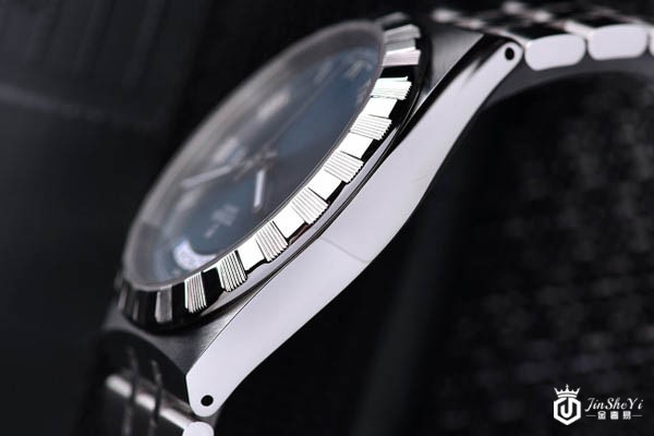 帝舵皇家系列M28600-0005腕表侧面展示图