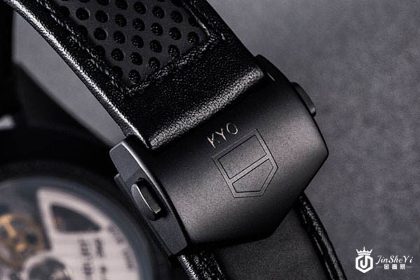 上图为泰格豪雅卡莱拉系列CAR2B80.FC6325钛金属名表细节实拍