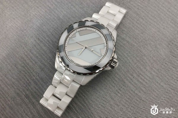 上图为二手香奈儿H5582手表的外观展示