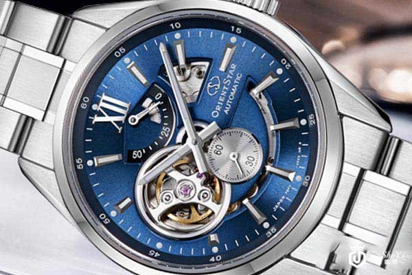 上图为东方双狮夜光镂空商务男士手表 上图为东方双狮夜光镂空商务男士手表