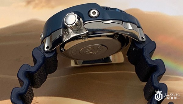 95新精工SRPA83J1 PROSPEX男表侧面图