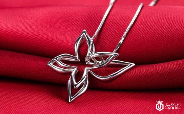 银手镯回收多少钱一克