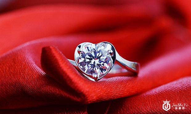 周大生钻戒回收